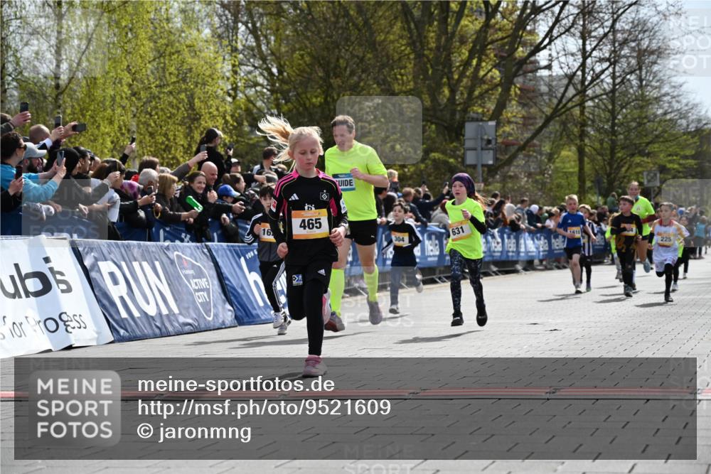 12.04.2026 - 45. Internationalen Wilhelmsburger Insellauf J. Mangold http://msf.ph/oto/9521609 12.04.2026 14:20:05 Ziel 1602, 478, 83, 968, 465, 631, 1621, 304, 225, 1618, 108, 534, 447, 560, 734 meine-sportfotos.de