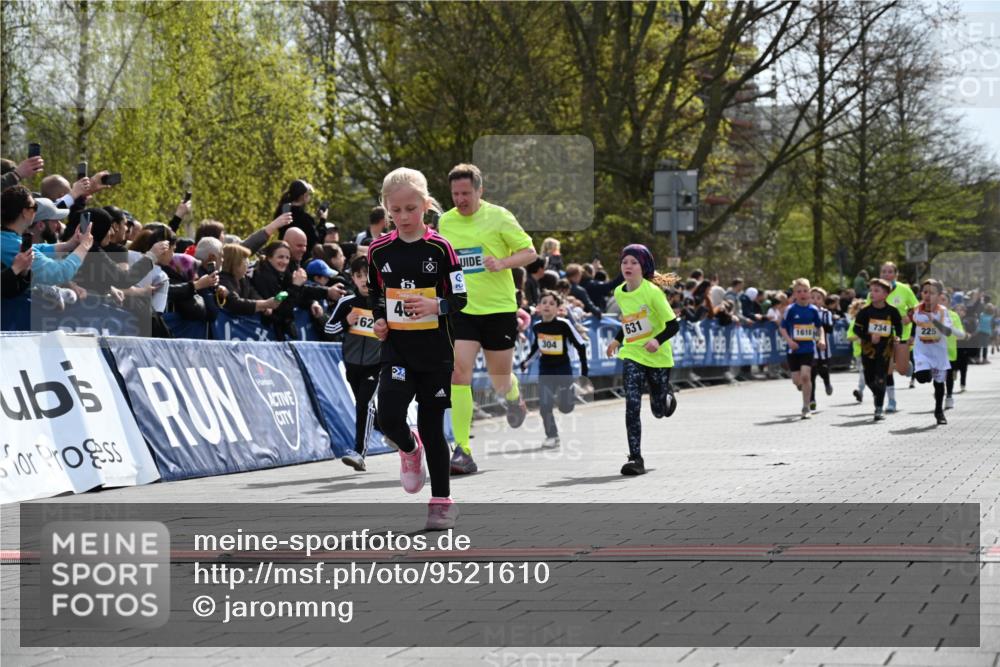12.04.2026 - 45. Internationalen Wilhelmsburger Insellauf J. Mangold http://msf.ph/oto/9521610 12.04.2026 14:20:05 Ziel 1602, 478, 83, 968, 465, 631, 1621, 304, 225, 1618, 108, 534, 447, 560, 734 meine-sportfotos.de