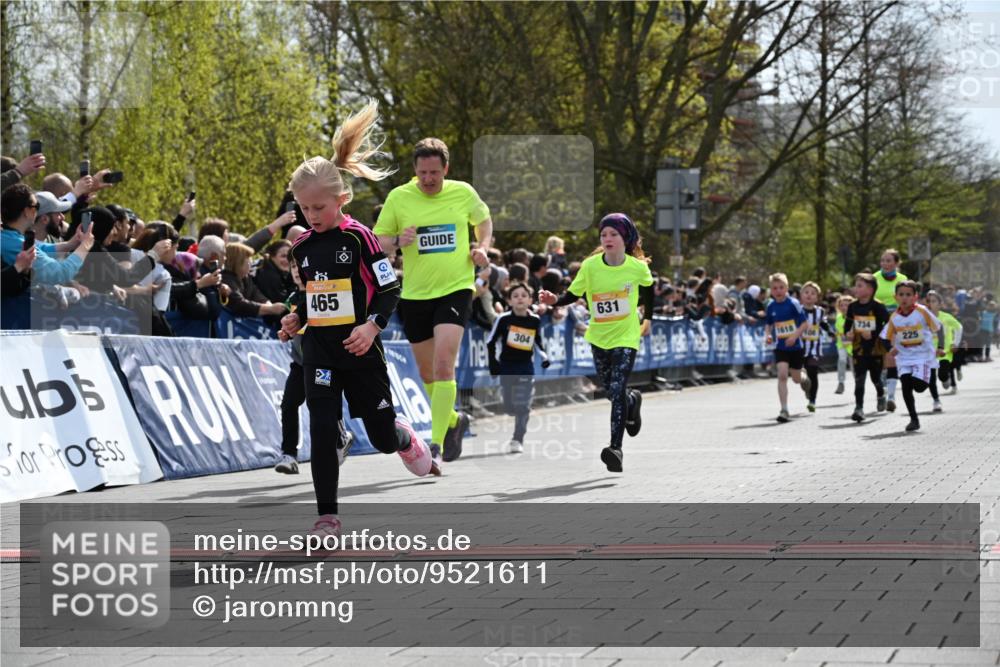 12.04.2026 - 45. Internationalen Wilhelmsburger Insellauf J. Mangold http://msf.ph/oto/9521611 12.04.2026 14:20:05 Ziel 1602, 478, 83, 968, 465, 631, 1621, 304, 225, 1618, 108, 534, 447, 560, 734 meine-sportfotos.de