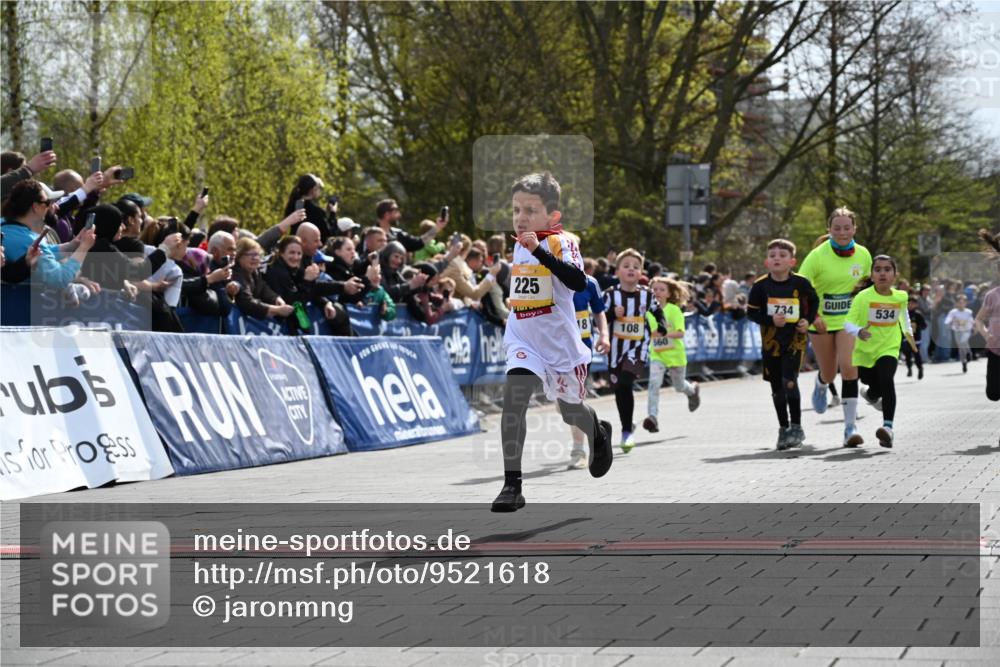 12.04.2026 - 45. Internationalen Wilhelmsburger Insellauf J. Mangold http://msf.ph/oto/9521618 12.04.2026 14:20:07 Ziel 478, 83, 968, 465, 631, 1621, 304, 225, 1618, 108, 534, 447, 560, 734, 775, 587 meine-sportfotos.de