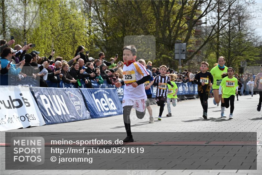 12.04.2026 - 45. Internationalen Wilhelmsburger Insellauf J. Mangold http://msf.ph/oto/9521619 12.04.2026 14:20:07 Ziel 478, 83, 968, 465, 631, 1621, 304, 225, 1618, 108, 534, 447, 560, 734, 775, 587 meine-sportfotos.de