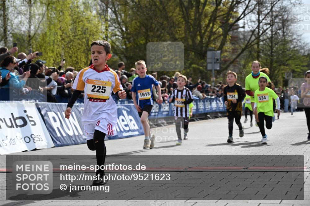 12.04.2026 - 45. Internationalen Wilhelmsburger Insellauf J. Mangold http://msf.ph/oto/9521623 12.04.2026 14:20:07 Ziel 478, 83, 968, 465, 631, 1621, 304, 225, 1618, 108, 534, 447, 560, 734, 775, 587 meine-sportfotos.de