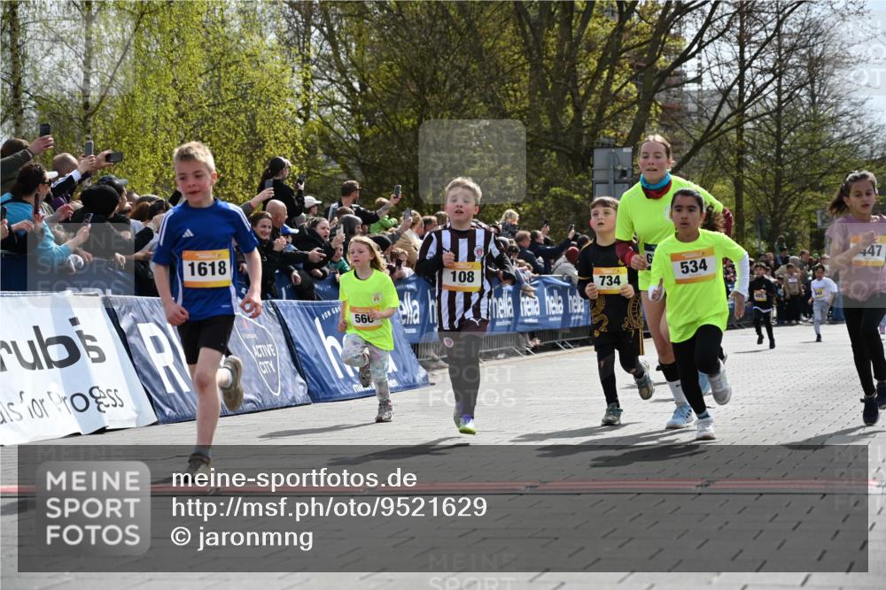 12.04.2026 - 45. Internationalen Wilhelmsburger Insellauf J. Mangold http://msf.ph/oto/9521629 12.04.2026 14:20:08 Ziel 465, 631, 1621, 304, 225, 1618, 108, 534, 447, 560, 734, 775, 587 meine-sportfotos.de