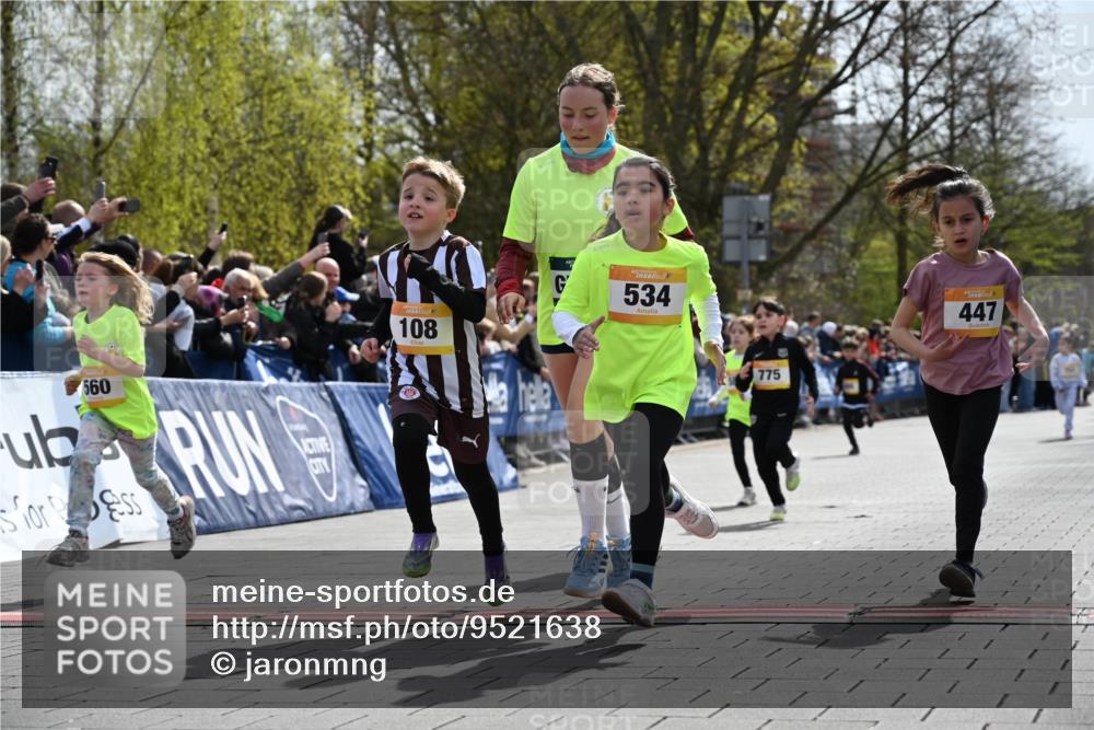 12.04.2026 - 45. Internationalen Wilhelmsburger Insellauf J. Mangold http://msf.ph/oto/9521638 12.04.2026 14:20:09 Ziel 465, 631, 1621, 304, 225, 1618, 108, 534, 447, 560, 734, 775, 587, 405 meine-sportfotos.de