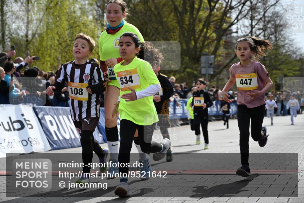 12.04.2026 - 45. Internationalen Wilhelmsburger Insellauf J. Mangold http://msf.ph/oto/9521642 12.04.2026 14:20:09 Ziel 465, 631, 1621, 304, 225, 1618, 108, 534, 447, 560, 734, 775, 587, 405 meine-sportfotos.de