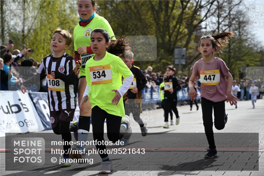 12.04.2026 - 45. Internationalen Wilhelmsburger Insellauf J. Mangold http://msf.ph/oto/9521643 12.04.2026 14:20:09 Ziel 465, 631, 1621, 304, 225, 1618, 108, 534, 447, 560, 734, 775, 587, 405 meine-sportfotos.de