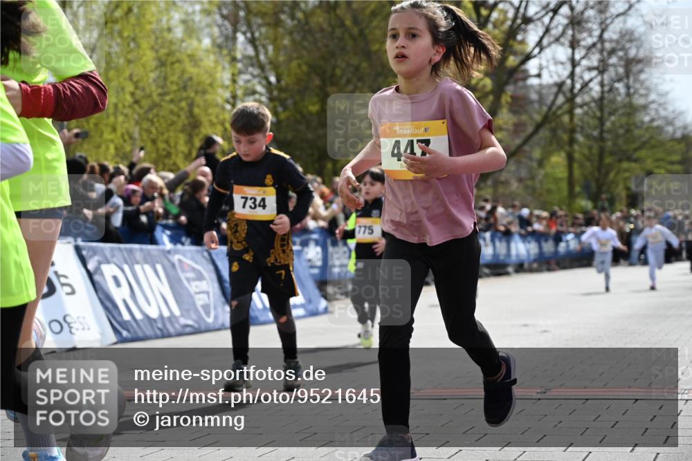 12.04.2026 - 45. Internationalen Wilhelmsburger Insellauf J. Mangold http://msf.ph/oto/9521645 12.04.2026 14:20:10 Ziel 631, 1621, 304, 225, 1618, 108, 534, 447, 560, 734, 775, 587, 405, 1060, 642, 753 meine-sportfotos.de