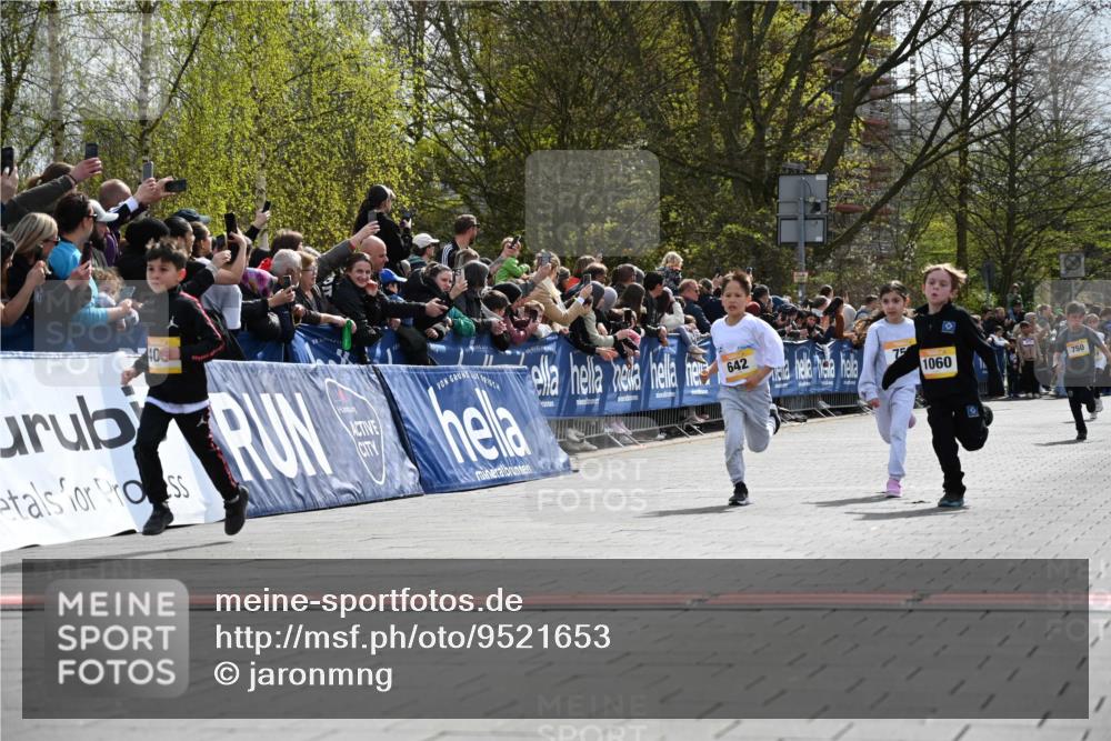 12.04.2026 - 45. Internationalen Wilhelmsburger Insellauf J. Mangold http://msf.ph/oto/9521653 12.04.2026 14:20:13 Ziel 447, 560, 734, 775, 587, 405, 1060, 642, 753, 750 meine-sportfotos.de