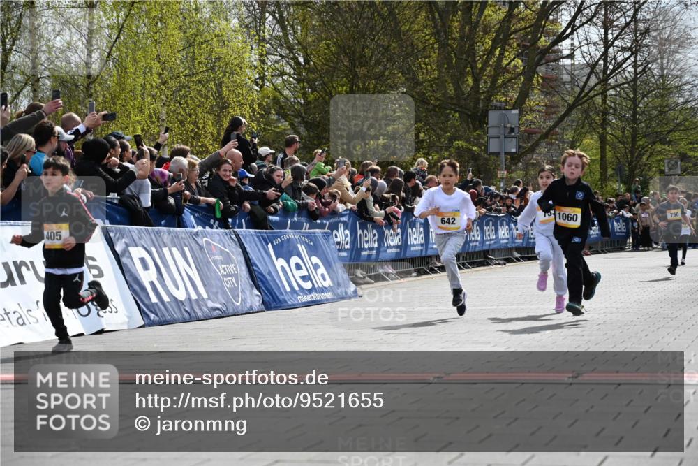 12.04.2026 - 45. Internationalen Wilhelmsburger Insellauf J. Mangold http://msf.ph/oto/9521655 12.04.2026 14:20:13 Ziel 447, 560, 734, 775, 587, 405, 1060, 642, 753, 750 meine-sportfotos.de
