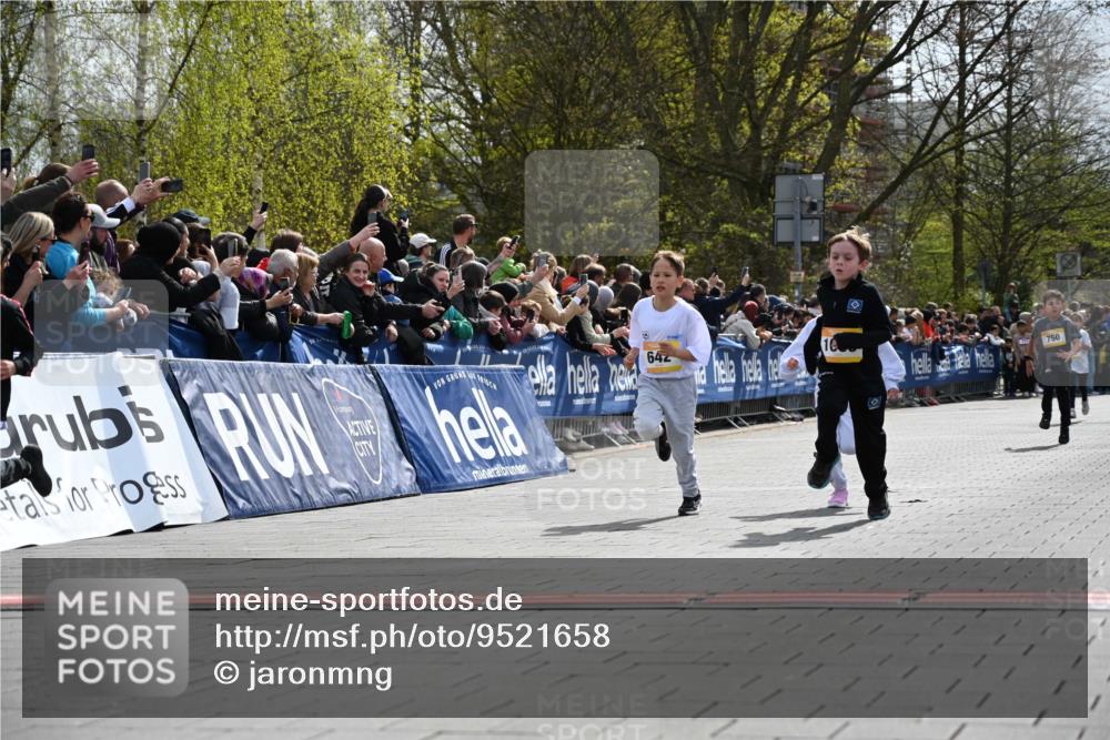 12.04.2026 - 45. Internationalen Wilhelmsburger Insellauf J. Mangold http://msf.ph/oto/9521658 12.04.2026 14:20:13 Ziel 447, 560, 734, 775, 587, 405, 1060, 642, 753, 750 meine-sportfotos.de