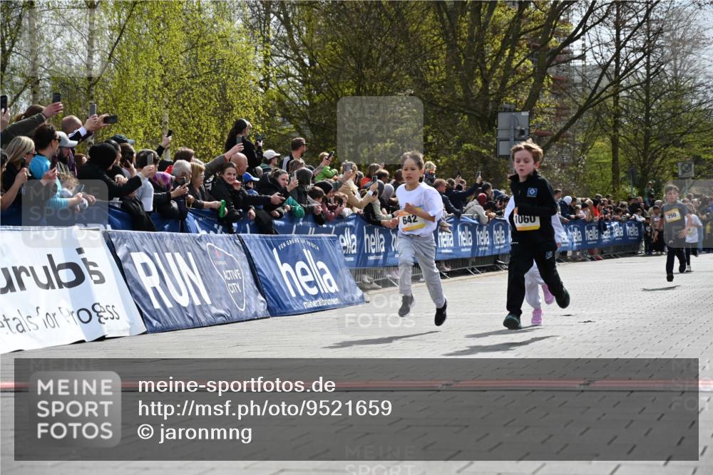 12.04.2026 - 45. Internationalen Wilhelmsburger Insellauf J. Mangold http://msf.ph/oto/9521659 12.04.2026 14:20:13 Ziel 447, 560, 734, 775, 587, 405, 1060, 642, 753, 750 meine-sportfotos.de