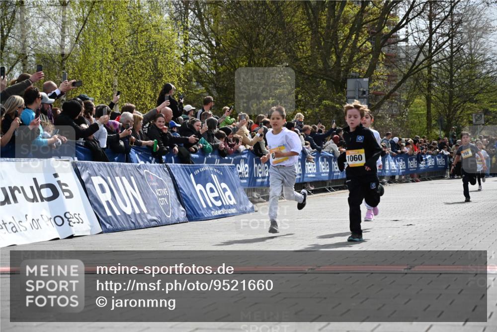 12.04.2026 - 45. Internationalen Wilhelmsburger Insellauf J. Mangold http://msf.ph/oto/9521660 12.04.2026 14:20:13 Ziel 447, 560, 734, 775, 587, 405, 1060, 642, 753, 750 meine-sportfotos.de
