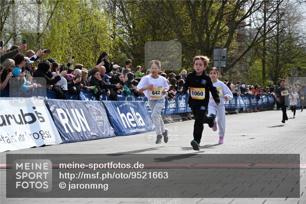 12.04.2026 - 45. Internationalen Wilhelmsburger Insellauf J. Mangold http://msf.ph/oto/9521663 12.04.2026 14:20:13 Ziel 447, 560, 734, 775, 587, 405, 1060, 642, 753, 750 meine-sportfotos.de