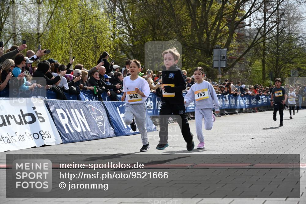 12.04.2026 - 45. Internationalen Wilhelmsburger Insellauf J. Mangold http://msf.ph/oto/9521666 12.04.2026 14:20:14 Ziel 775, 587, 405, 1060, 642, 753, 750 meine-sportfotos.de