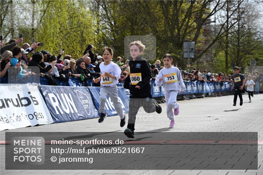 12.04.2026 - 45. Internationalen Wilhelmsburger Insellauf J. Mangold http://msf.ph/oto/9521667 12.04.2026 14:20:14 Ziel 775, 587, 405, 1060, 642, 753, 750 meine-sportfotos.de
