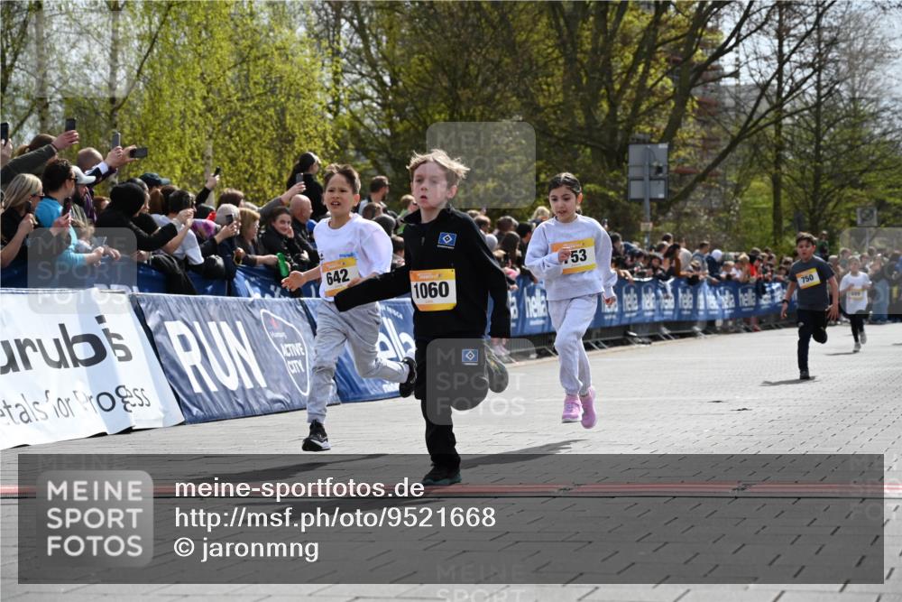 12.04.2026 - 45. Internationalen Wilhelmsburger Insellauf J. Mangold http://msf.ph/oto/9521668 12.04.2026 14:20:14 Ziel 775, 587, 405, 1060, 642, 753, 750 meine-sportfotos.de