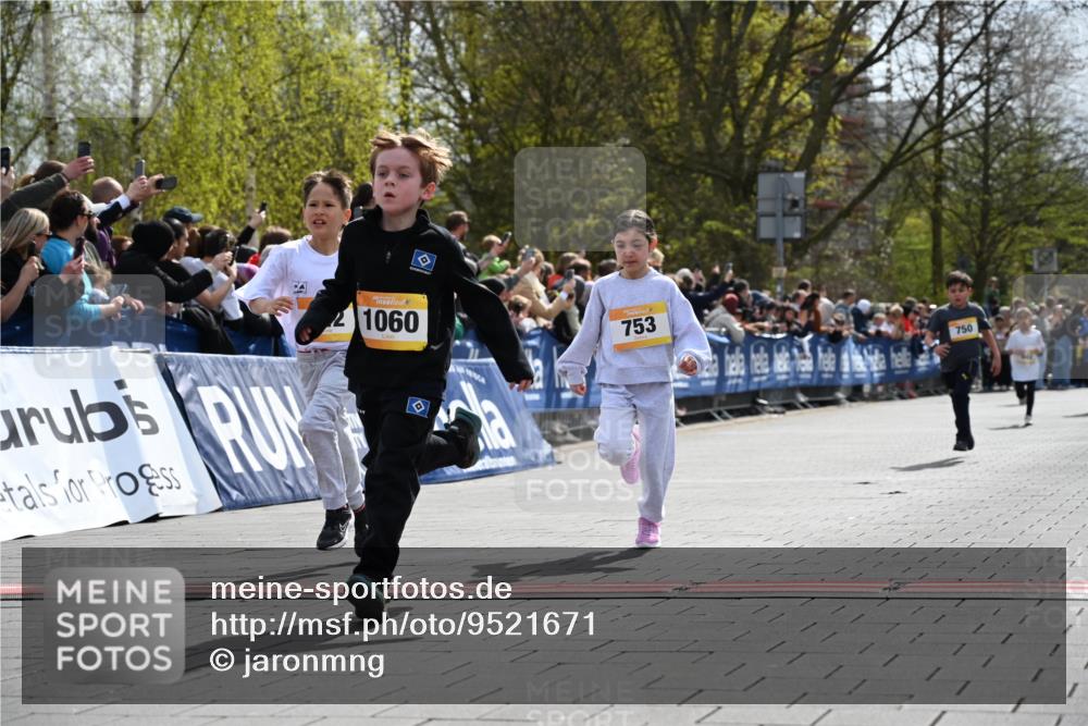 12.04.2026 - 45. Internationalen Wilhelmsburger Insellauf J. Mangold http://msf.ph/oto/9521671 12.04.2026 14:20:14 Ziel 775, 587, 405, 1060, 642, 753, 750 meine-sportfotos.de