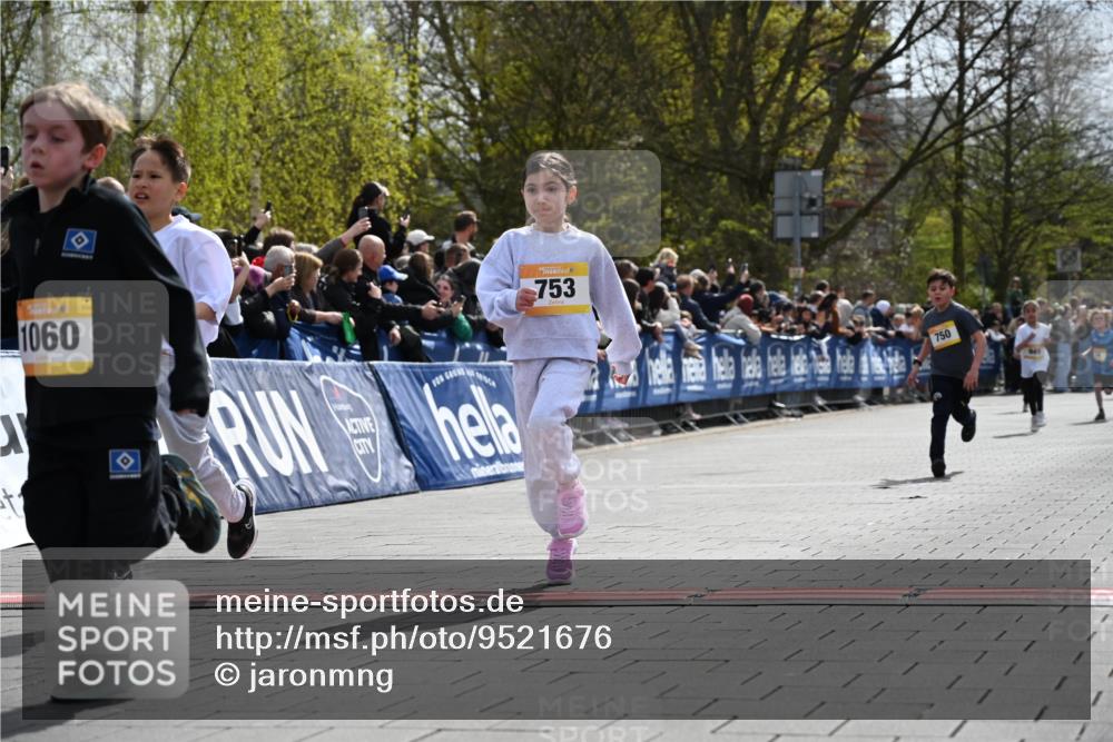 12.04.2026 - 45. Internationalen Wilhelmsburger Insellauf J. Mangold http://msf.ph/oto/9521676 12.04.2026 14:20:15 Ziel 587, 405, 1060, 642, 753, 750, 1623, 844, 34 meine-sportfotos.de