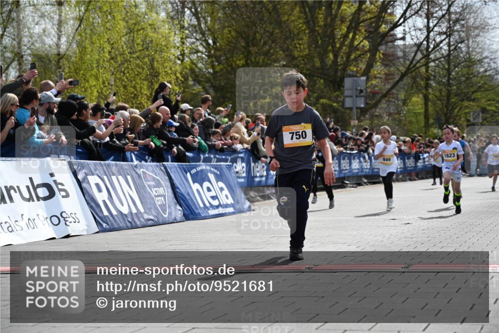 12.04.2026 - 45. Internationalen Wilhelmsburger Insellauf J. Mangold http://msf.ph/oto/9521681 12.04.2026 14:20:17 Ziel 405, 1060, 642, 753, 750, 1623, 844, 34, 949, 1607 meine-sportfotos.de