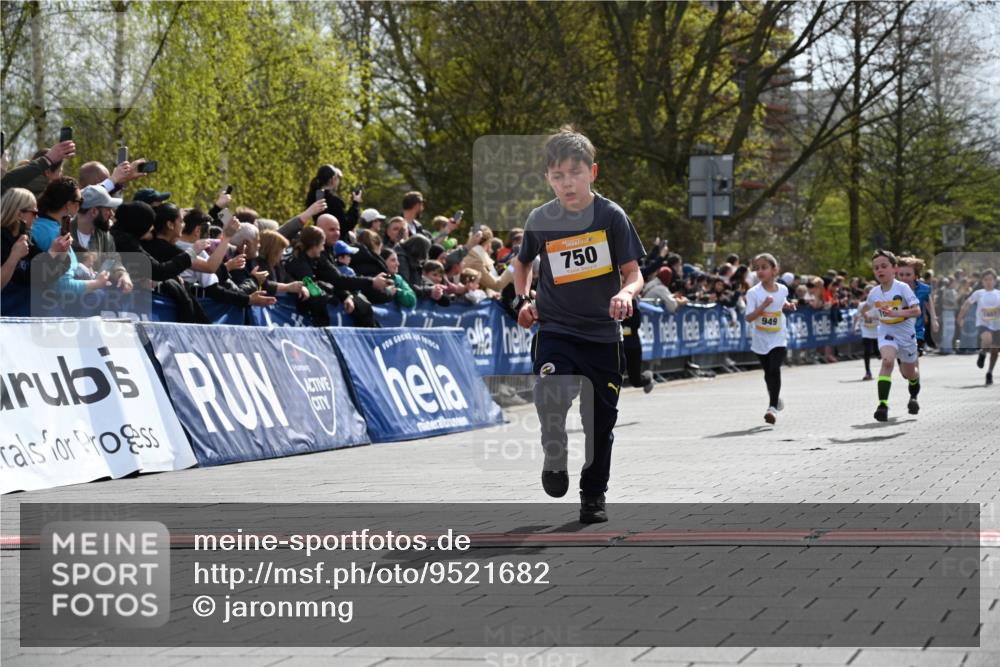 12.04.2026 - 45. Internationalen Wilhelmsburger Insellauf J. Mangold http://msf.ph/oto/9521682 12.04.2026 14:20:17 Ziel 405, 1060, 642, 753, 750, 1623, 844, 34, 949, 1607 meine-sportfotos.de