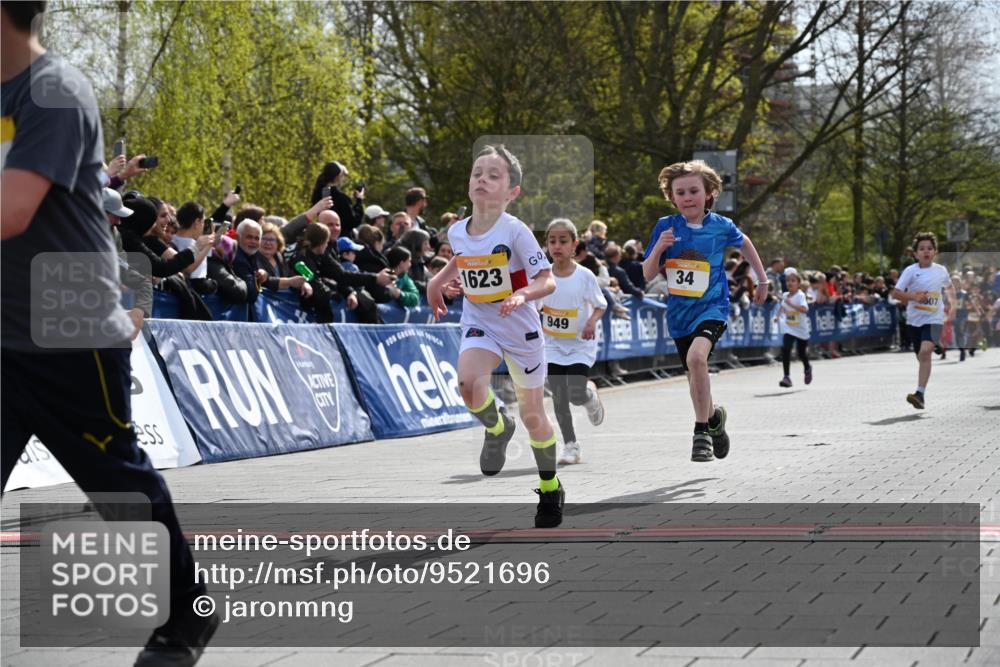 12.04.2026 - 45. Internationalen Wilhelmsburger Insellauf J. Mangold http://msf.ph/oto/9521696 12.04.2026 14:20:19 Ziel 750, 1623, 844, 34, 949, 1607, 29, 948 meine-sportfotos.de