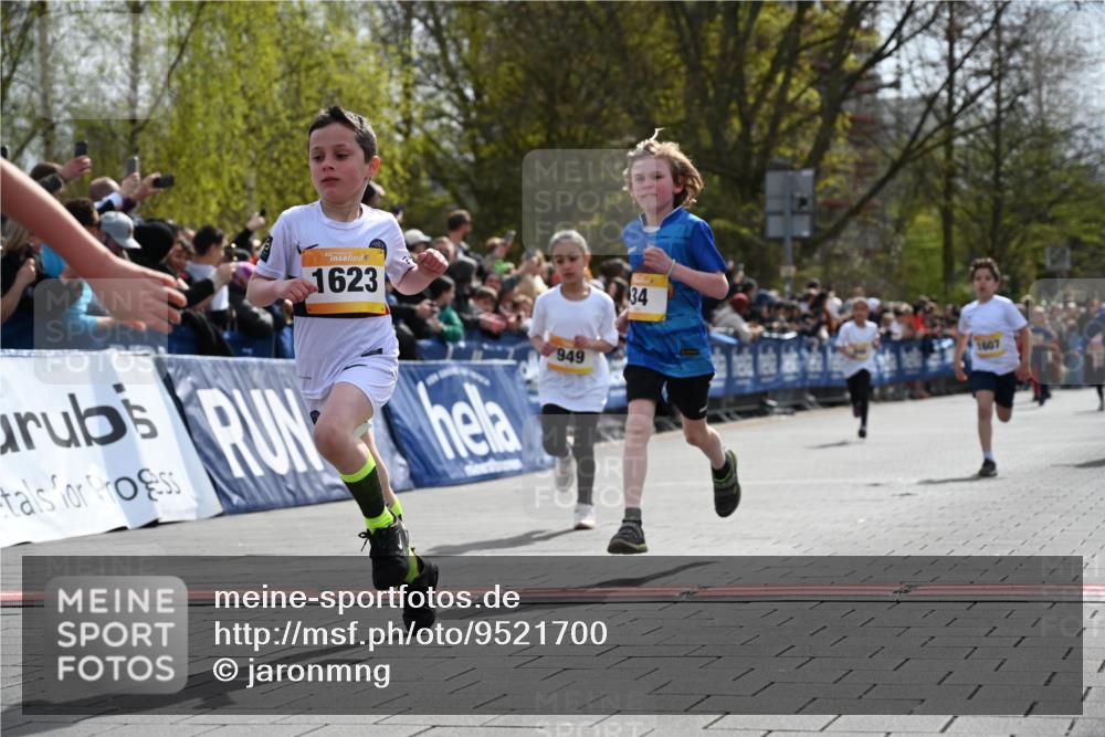 12.04.2026 - 45. Internationalen Wilhelmsburger Insellauf J. Mangold http://msf.ph/oto/9521700 12.04.2026 14:20:19 Ziel 750, 1623, 844, 34, 949, 1607, 29, 948 meine-sportfotos.de