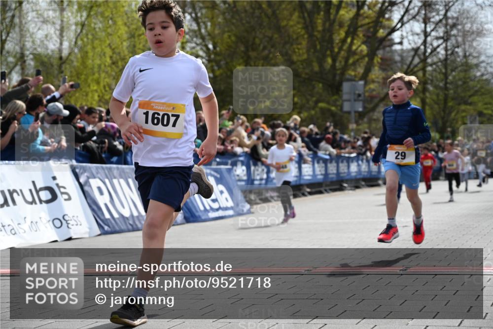 12.04.2026 - 45. Internationalen Wilhelmsburger Insellauf J. Mangold http://msf.ph/oto/9521718 12.04.2026 14:20:21 Ziel 750, 1623, 844, 34, 949, 1607, 29, 948, 1058, 966 meine-sportfotos.de