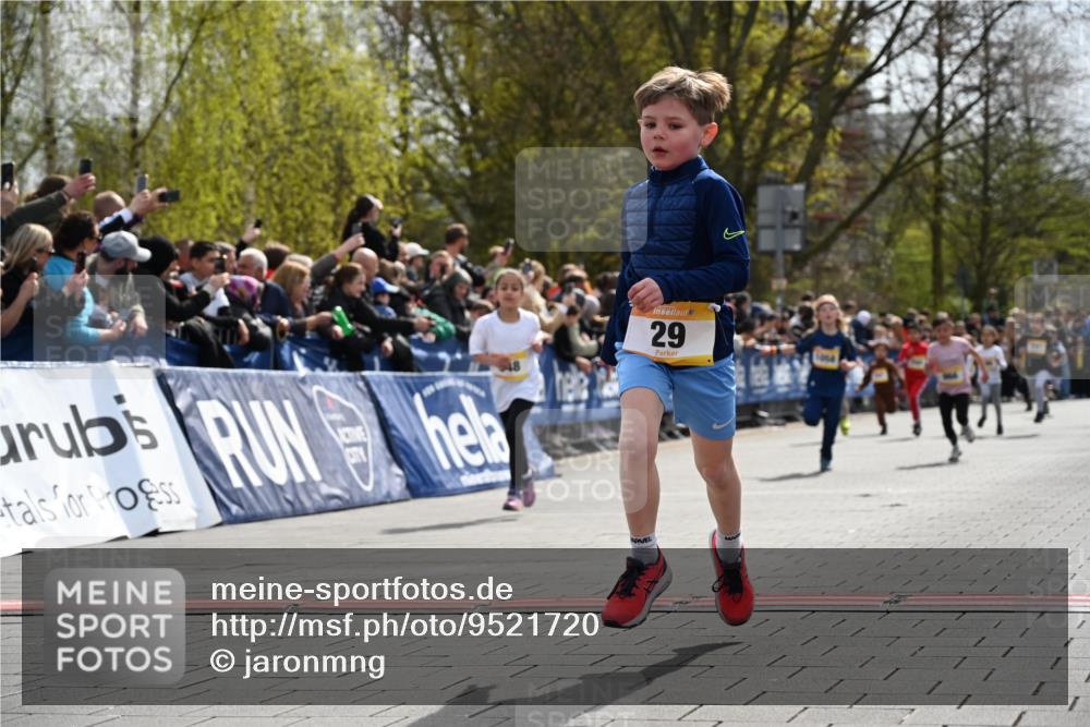 12.04.2026 - 45. Internationalen Wilhelmsburger Insellauf J. Mangold http://msf.ph/oto/9521720 12.04.2026 14:20:22 Ziel 1623, 844, 34, 949, 1607, 29, 948, 1058, 966 meine-sportfotos.de
