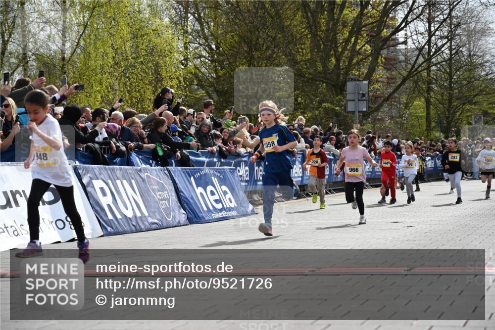 12.04.2026 - 45. Internationalen Wilhelmsburger Insellauf J. Mangold http://msf.ph/oto/9521726 12.04.2026 14:20:24 Ziel 949, 1607, 29, 948, 1058, 966, 998, 228, 298, 293, 744, 1008, 747, 262, 598 meine-sportfotos.de