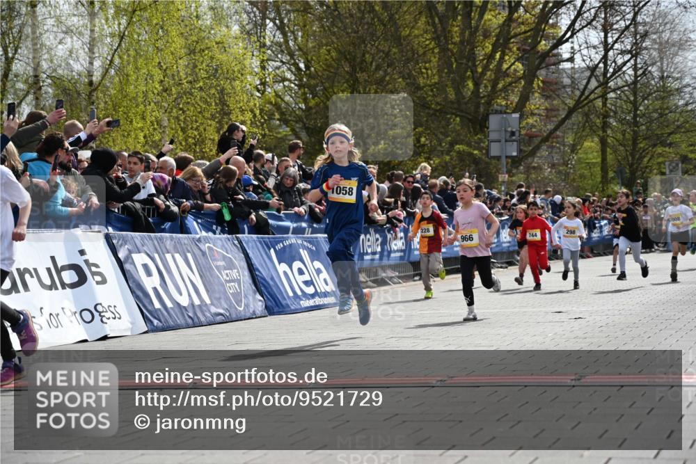 12.04.2026 - 45. Internationalen Wilhelmsburger Insellauf J. Mangold http://msf.ph/oto/9521729 12.04.2026 14:20:24 Ziel 949, 1607, 29, 948, 1058, 966, 998, 228, 298, 293, 744, 1008, 747, 262, 598 meine-sportfotos.de