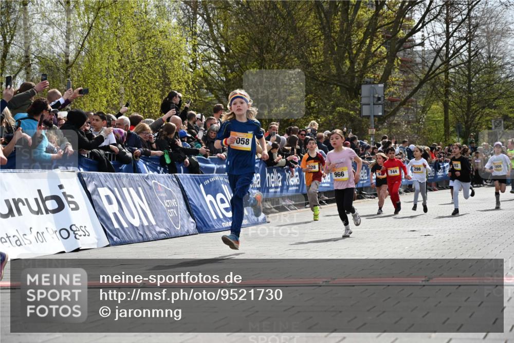 12.04.2026 - 45. Internationalen Wilhelmsburger Insellauf J. Mangold http://msf.ph/oto/9521730 12.04.2026 14:20:24 Ziel 949, 1607, 29, 948, 1058, 966, 998, 228, 298, 293, 744, 1008, 747, 262, 598 meine-sportfotos.de