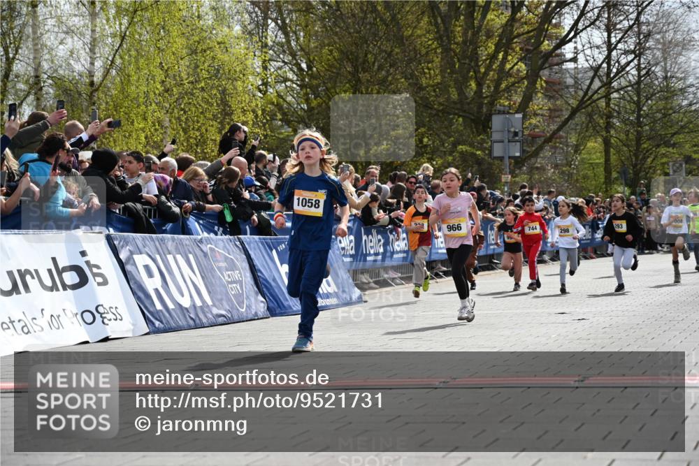 12.04.2026 - 45. Internationalen Wilhelmsburger Insellauf J. Mangold http://msf.ph/oto/9521731 12.04.2026 14:20:24 Ziel 949, 1607, 29, 948, 1058, 966, 998, 228, 298, 293, 744, 1008, 747, 262, 598 meine-sportfotos.de