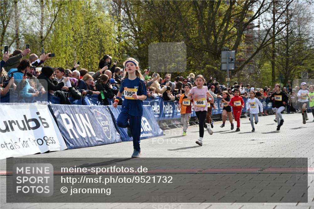 12.04.2026 - 45. Internationalen Wilhelmsburger Insellauf J. Mangold http://msf.ph/oto/9521732 12.04.2026 14:20:24 Ziel 949, 1607, 29, 948, 1058, 966, 998, 228, 298, 293, 744, 1008, 747, 262, 598 meine-sportfotos.de