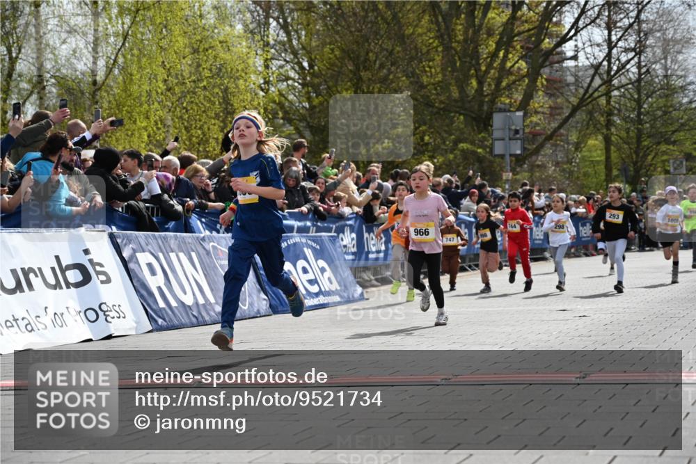 12.04.2026 - 45. Internationalen Wilhelmsburger Insellauf J. Mangold http://msf.ph/oto/9521734 12.04.2026 14:20:24 Ziel 949, 1607, 29, 948, 1058, 966, 998, 228, 298, 293, 744, 1008, 747, 262, 598 meine-sportfotos.de