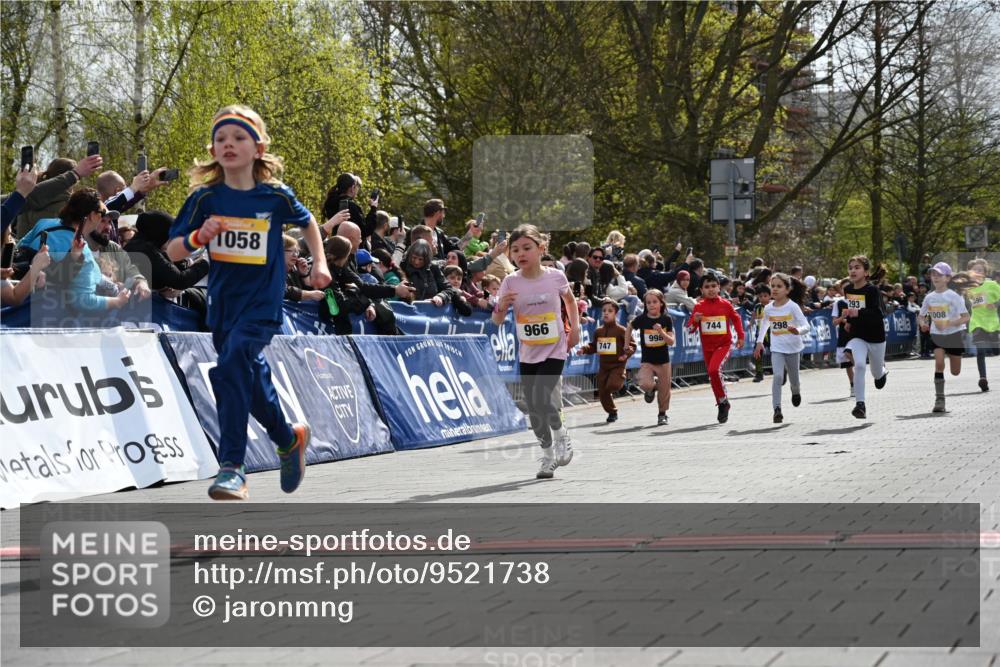 12.04.2026 - 45. Internationalen Wilhelmsburger Insellauf J. Mangold http://msf.ph/oto/9521738 12.04.2026 14:20:25 Ziel 1607, 29, 948, 1058, 966, 998, 228, 298, 293, 744, 1008, 747, 262, 598, 730 meine-sportfotos.de
