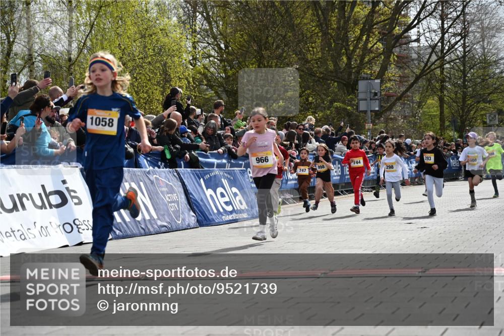 12.04.2026 - 45. Internationalen Wilhelmsburger Insellauf J. Mangold http://msf.ph/oto/9521739 12.04.2026 14:20:25 Ziel 1607, 29, 948, 1058, 966, 998, 228, 298, 293, 744, 1008, 747, 262, 598, 730 meine-sportfotos.de