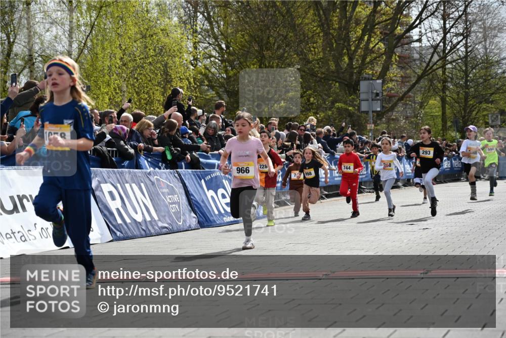 12.04.2026 - 45. Internationalen Wilhelmsburger Insellauf J. Mangold http://msf.ph/oto/9521741 12.04.2026 14:20:25 Ziel 1607, 29, 948, 1058, 966, 998, 228, 298, 293, 744, 1008, 747, 262, 598, 730 meine-sportfotos.de