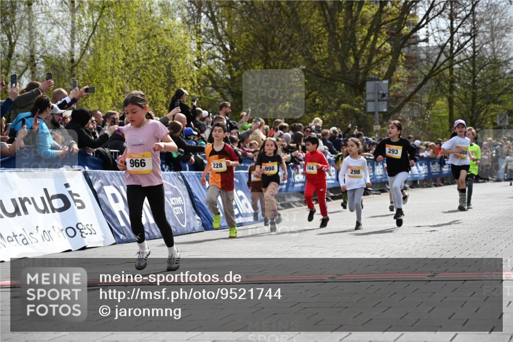 12.04.2026 - 45. Internationalen Wilhelmsburger Insellauf J. Mangold http://msf.ph/oto/9521744 12.04.2026 14:20:26 Ziel 29, 948, 1058, 966, 998, 228, 298, 293, 744, 1008, 747, 262, 598, 730, 632 meine-sportfotos.de