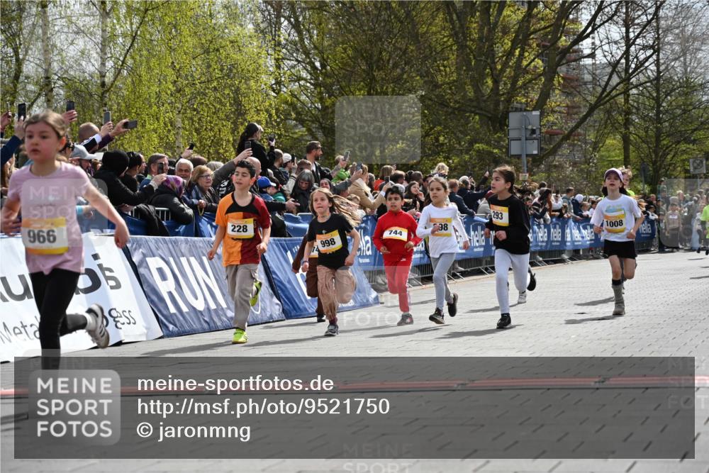 12.04.2026 - 45. Internationalen Wilhelmsburger Insellauf J. Mangold http://msf.ph/oto/9521750 12.04.2026 14:20:26 Ziel 29, 948, 1058, 966, 998, 228, 298, 293, 744, 1008, 747, 262, 598, 730, 632 meine-sportfotos.de