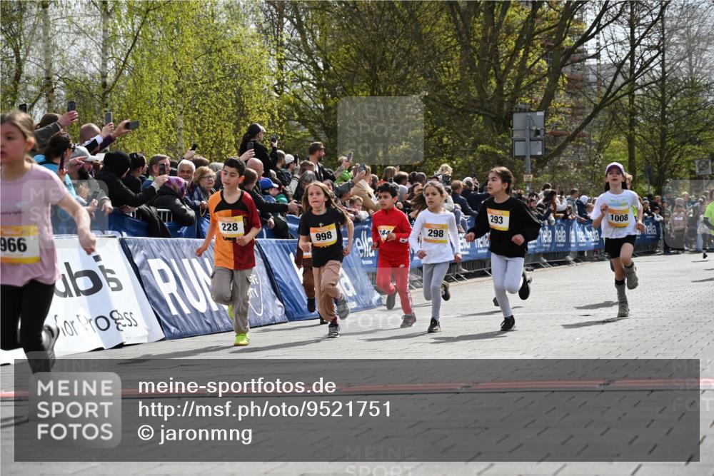 12.04.2026 - 45. Internationalen Wilhelmsburger Insellauf J. Mangold http://msf.ph/oto/9521751 12.04.2026 14:20:26 Ziel 29, 948, 1058, 966, 998, 228, 298, 293, 744, 1008, 747, 262, 598, 730, 632 meine-sportfotos.de