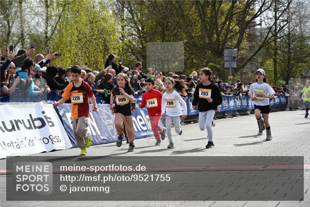 12.04.2026 - 45. Internationalen Wilhelmsburger Insellauf J. Mangold http://msf.ph/oto/9521755 12.04.2026 14:20:27 Ziel 948, 1058, 966, 998, 228, 298, 293, 744, 1008, 747, 262, 598, 730, 632, 1608 meine-sportfotos.de
