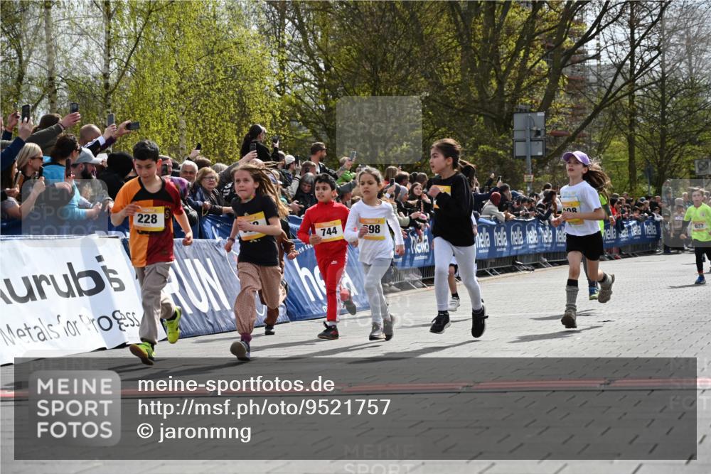 12.04.2026 - 45. Internationalen Wilhelmsburger Insellauf J. Mangold http://msf.ph/oto/9521757 12.04.2026 14:20:27 Ziel 948, 1058, 966, 998, 228, 298, 293, 744, 1008, 747, 262, 598, 730, 632, 1608 meine-sportfotos.de