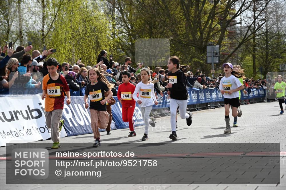 12.04.2026 - 45. Internationalen Wilhelmsburger Insellauf J. Mangold http://msf.ph/oto/9521758 12.04.2026 14:20:27 Ziel 948, 1058, 966, 998, 228, 298, 293, 744, 1008, 747, 262, 598, 730, 632, 1608 meine-sportfotos.de