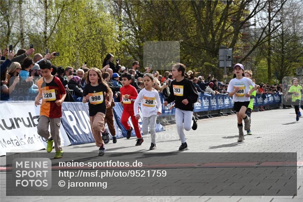 12.04.2026 - 45. Internationalen Wilhelmsburger Insellauf J. Mangold http://msf.ph/oto/9521759 12.04.2026 14:20:27 Ziel 948, 1058, 966, 998, 228, 298, 293, 744, 1008, 747, 262, 598, 730, 632, 1608 meine-sportfotos.de
