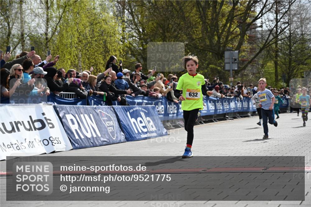 12.04.2026 - 45. Internationalen Wilhelmsburger Insellauf J. Mangold http://msf.ph/oto/9521775 12.04.2026 14:20:30 Ziel 998, 228, 298, 293, 744, 1008, 747, 262, 598, 730, 632, 1608, 165 meine-sportfotos.de