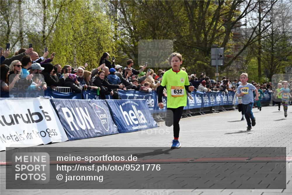 12.04.2026 - 45. Internationalen Wilhelmsburger Insellauf J. Mangold http://msf.ph/oto/9521776 12.04.2026 14:20:30 Ziel 998, 228, 298, 293, 744, 1008, 747, 262, 598, 730, 632, 1608, 165 meine-sportfotos.de