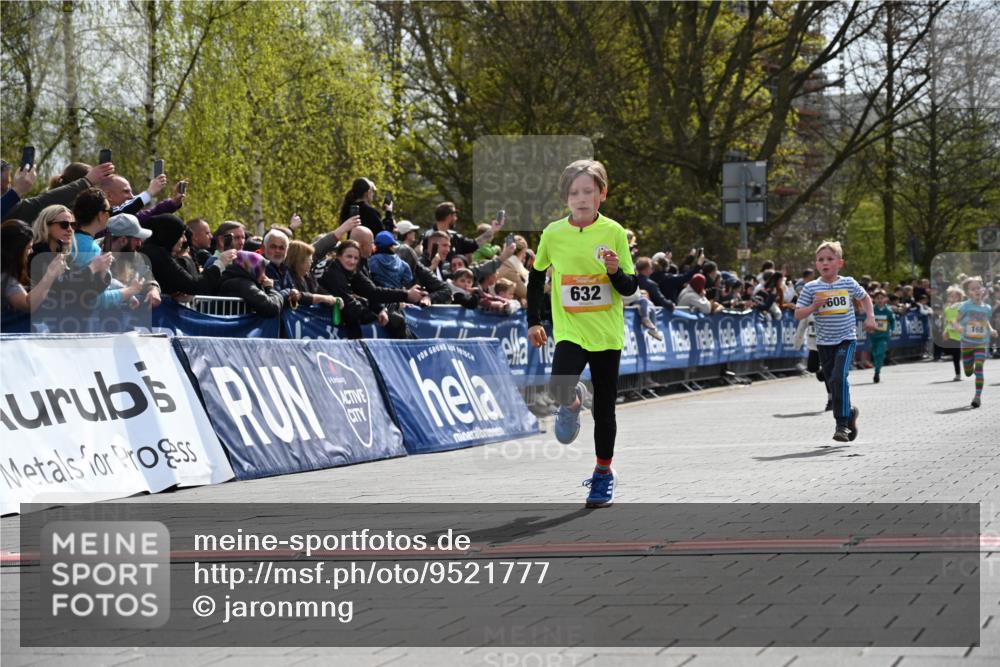 12.04.2026 - 45. Internationalen Wilhelmsburger Insellauf J. Mangold http://msf.ph/oto/9521777 12.04.2026 14:20:30 Ziel 998, 228, 298, 293, 744, 1008, 747, 262, 598, 730, 632, 1608, 165 meine-sportfotos.de
