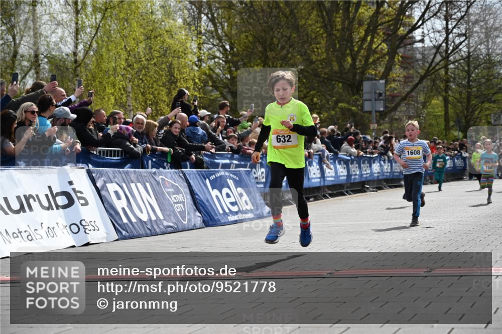 12.04.2026 - 45. Internationalen Wilhelmsburger Insellauf J. Mangold http://msf.ph/oto/9521778 12.04.2026 14:20:30 Ziel 998, 228, 298, 293, 744, 1008, 747, 262, 598, 730, 632, 1608, 165 meine-sportfotos.de