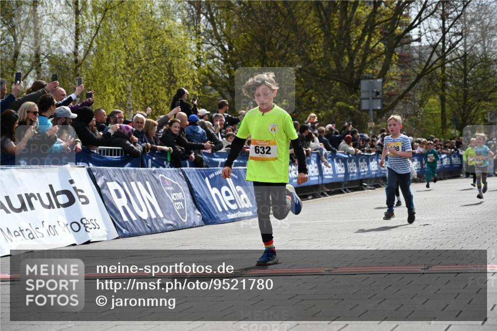 12.04.2026 - 45. Internationalen Wilhelmsburger Insellauf J. Mangold http://msf.ph/oto/9521780 12.04.2026 14:20:30 Ziel 998, 228, 298, 293, 744, 1008, 747, 262, 598, 730, 632, 1608, 165 meine-sportfotos.de