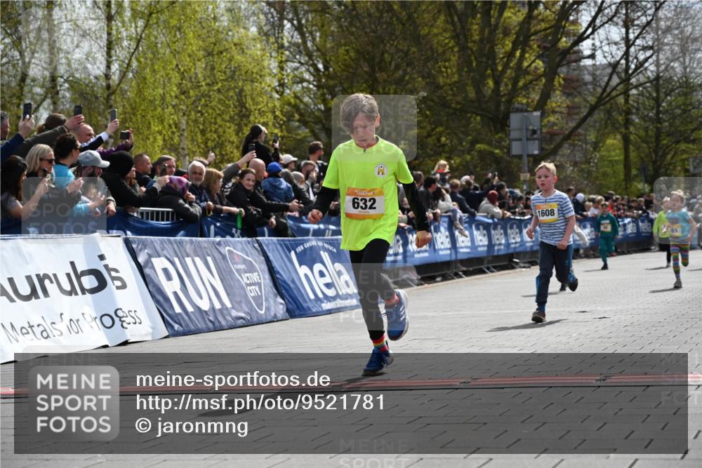 12.04.2026 - 45. Internationalen Wilhelmsburger Insellauf J. Mangold http://msf.ph/oto/9521781 12.04.2026 14:20:30 Ziel 998, 228, 298, 293, 744, 1008, 747, 262, 598, 730, 632, 1608, 165 meine-sportfotos.de